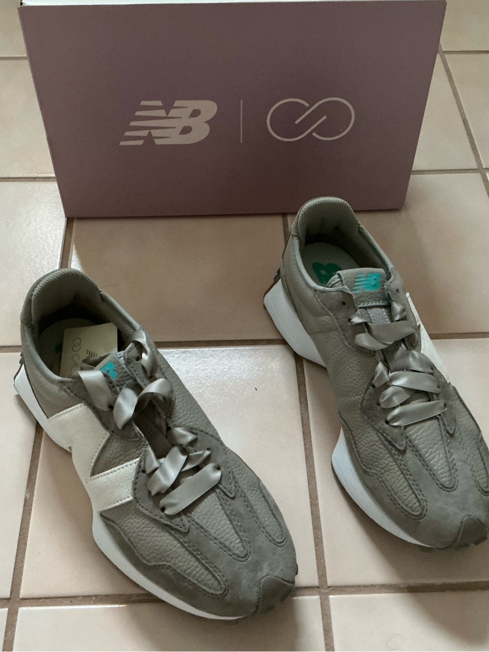 New Balance & CALIA Women's 327 Sneaker Shoes Sz 9 NIB! Brown/ White/Blue